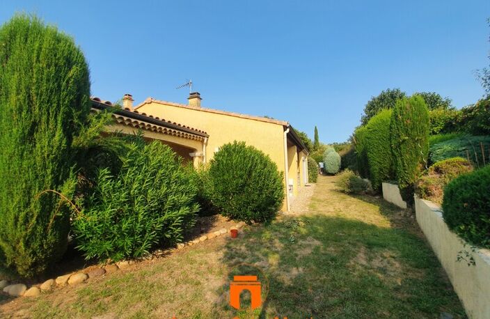 Villa — photo 2