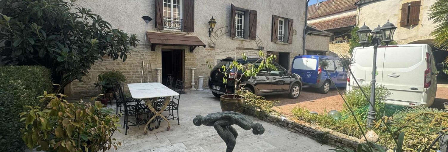 Maison 9 Pièces 248 m² à vendre à Rully (71150)