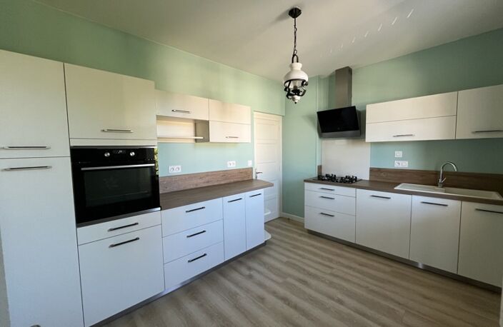 Vente maison 5 pièces 130 m² Saint-Amand-Montrond (18200) — photo 3