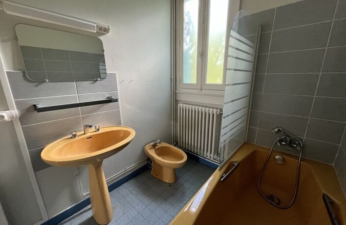 Vente maison 5 pièces 130 m² Saint-Amand-Montrond (18200) — photo 4