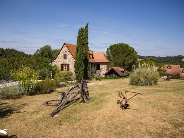 Maison en pierre de 6 pièces principales — photo du bien