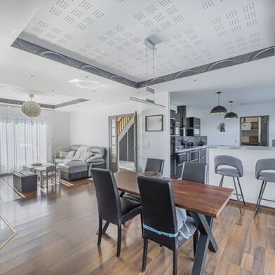 Maison 6 pièces 325990 €