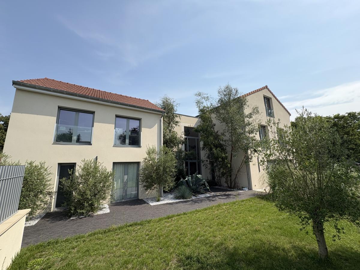 Villa / Maison  T8 à vendre Cormontreuil 51350