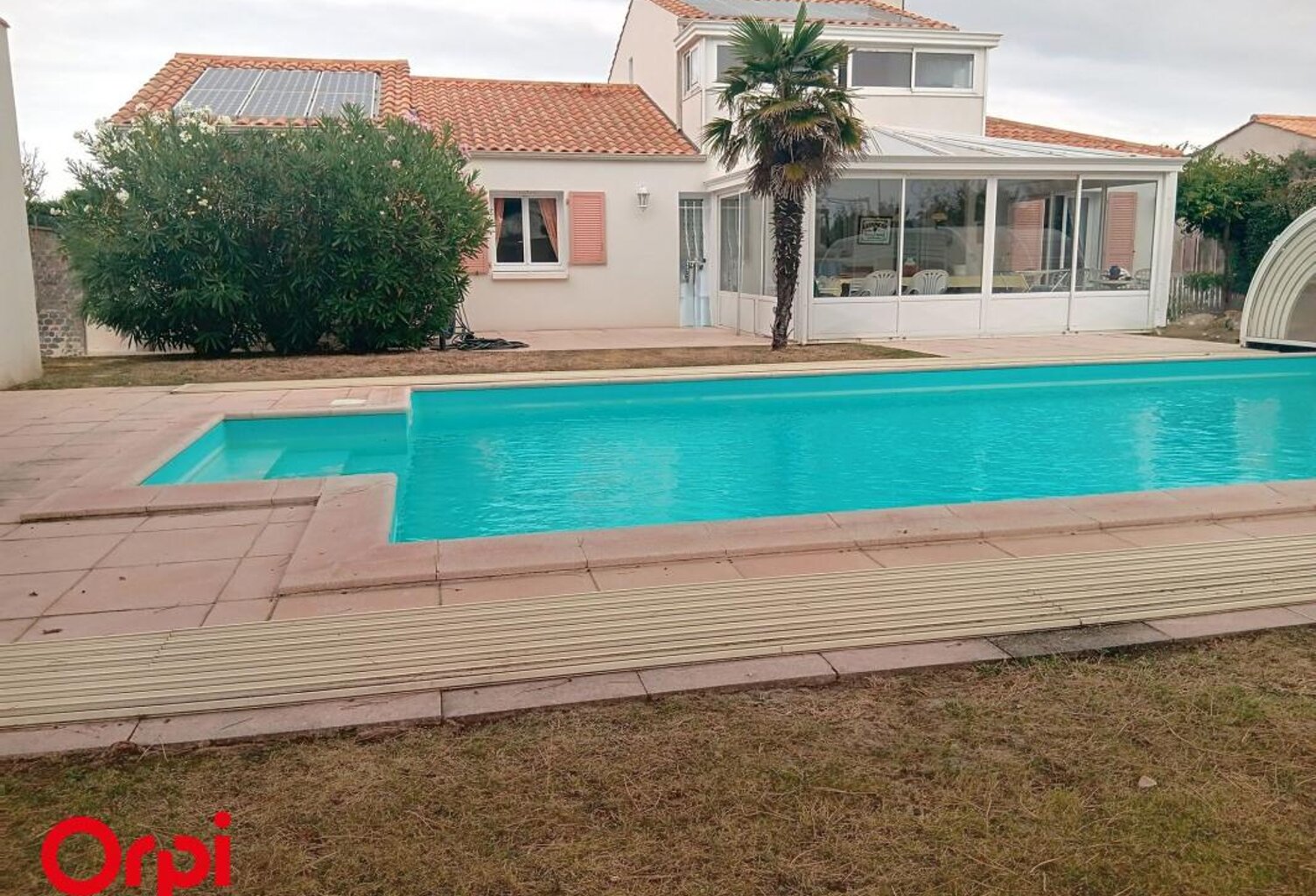 Maison commerces et plage à pied — photo 1