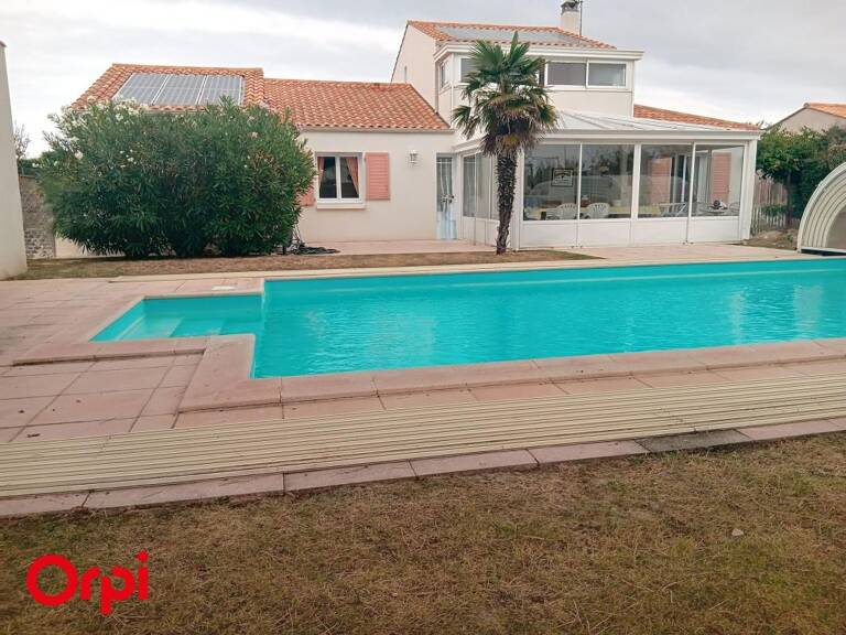 Maison commerces et plage à pied — photo 1