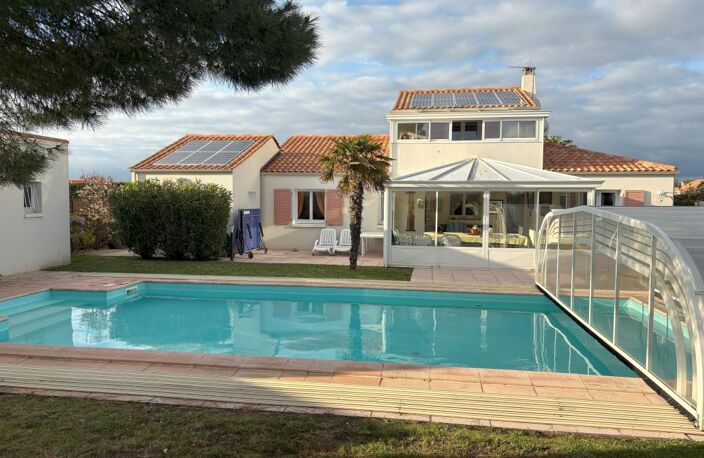 Maison commerces et plage à pied — photo 2