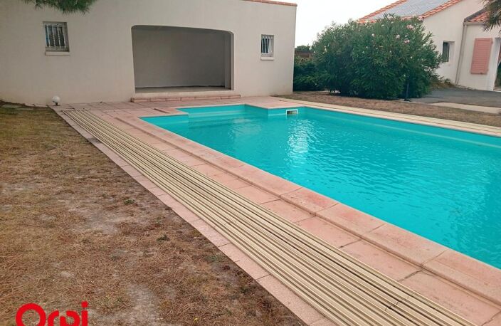 Maison commerces et plage à pied — photo 4
