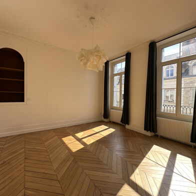 Appartement 4 pièces 275000 €