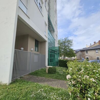 Bureau 8 pièces 76000 €