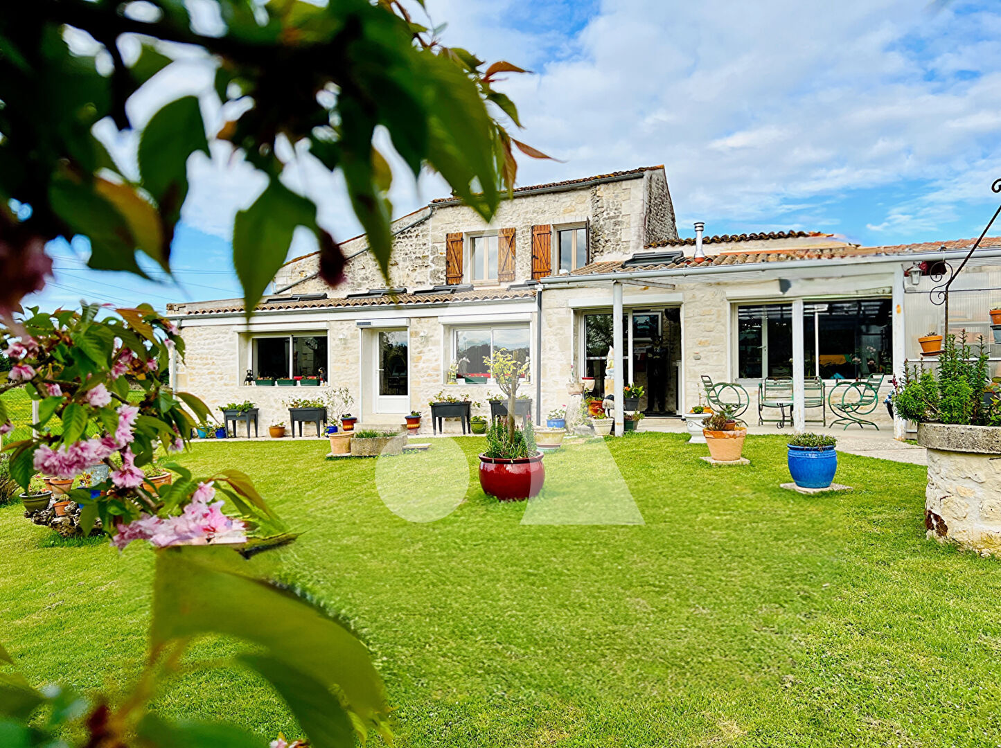 Villa / Maison  T7 à vendre Chermignac 17460