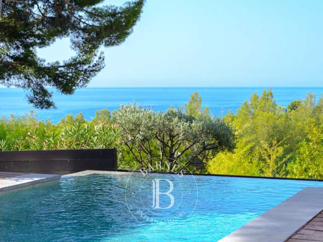 VENTE - CASSIS - PROCHE CENTRE - VUE MER SPECTACULAIRE - VILLA - — photo du bien