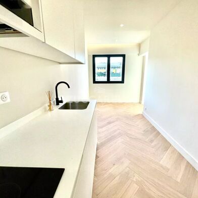 Appartement 1 pièces 900 €