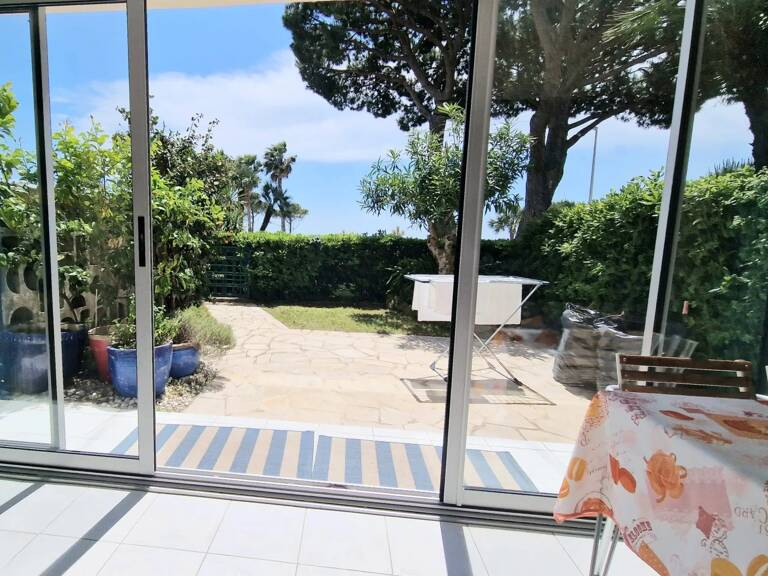 Face  mer : 2P 44.37 m² en REZ DE JARDIN — photo 1