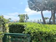 Face  mer : 2P 44.37 m² en REZ DE JARDIN — photo 3