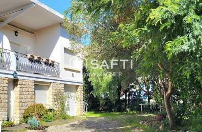 A rénover à votre goût : rare sur le secteur maison de ville T4 de 61m2  avec double terrasses, jardin privatif et garage, commerces plage et port à pied ! — photo du bien