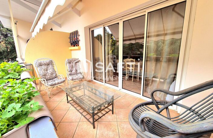 A rénover à votre goût : rare sur le secteur maison de ville T4 de 61m2  avec double terrasses, jardin privatif et garage, commerces plage et port à pied ! — photo 2
