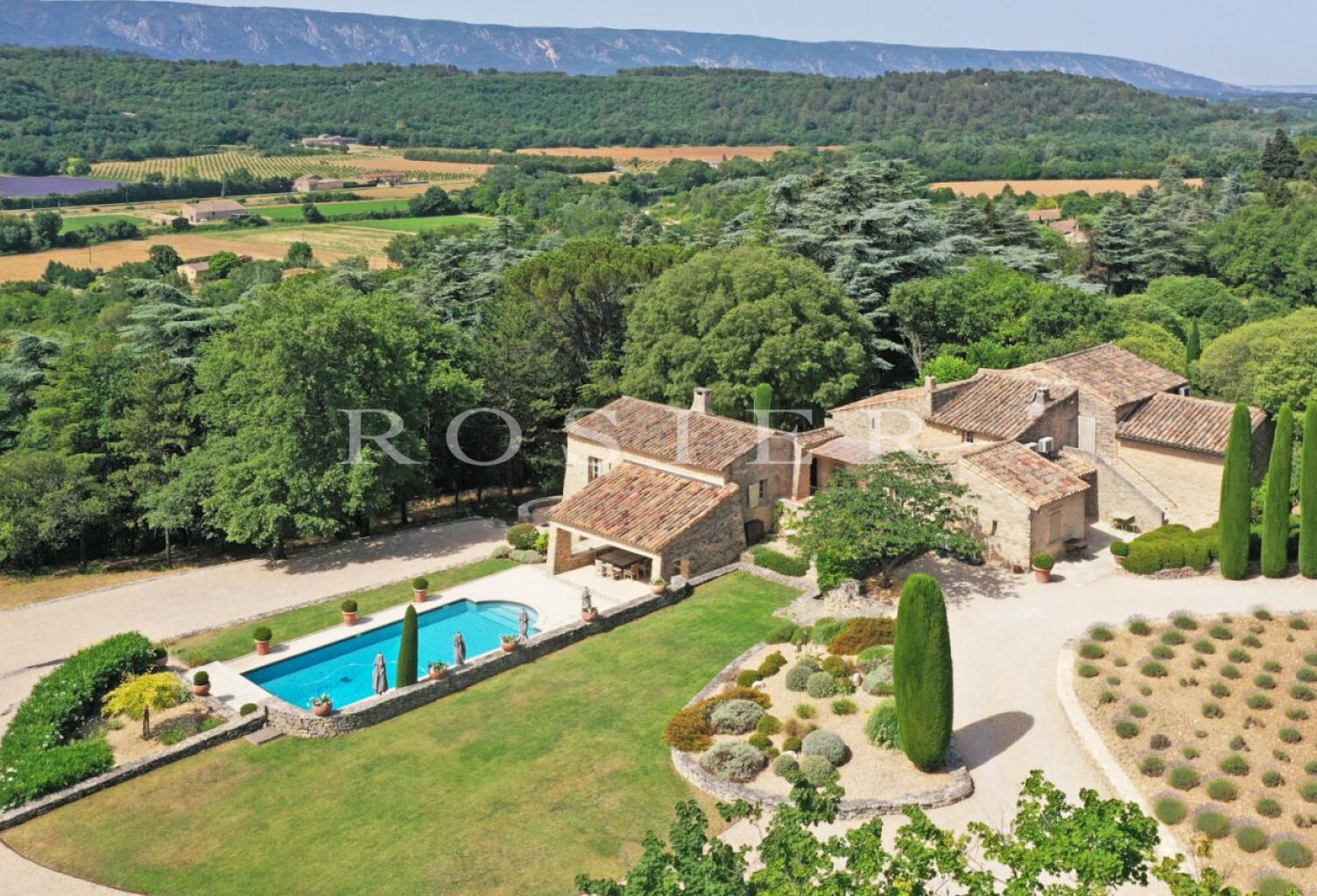 Goult : authentique ferme 17ème rénovée — photo 1