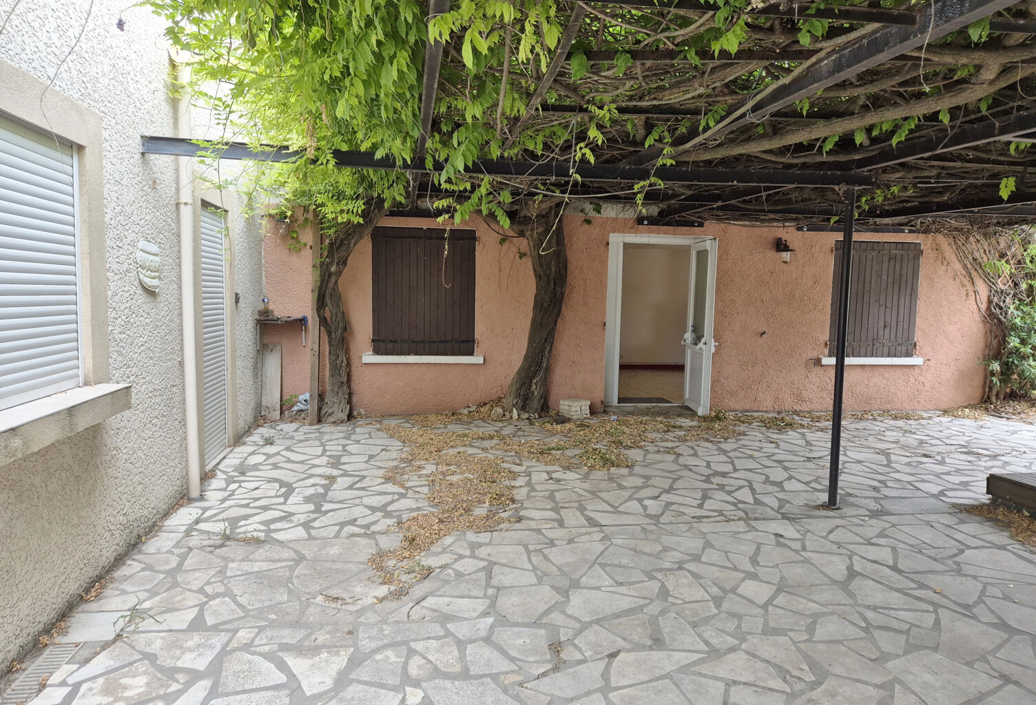 Ensemble immobilier local commercial et appartement — photo 1