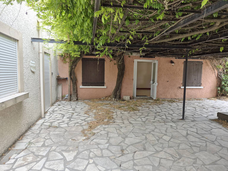 Ensemble immobilier local commercial et appartement — photo 1