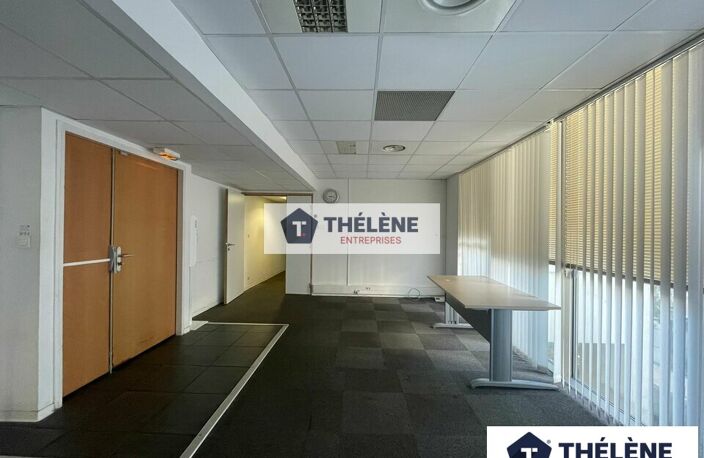 BUREAUX à LOUER — photo 2