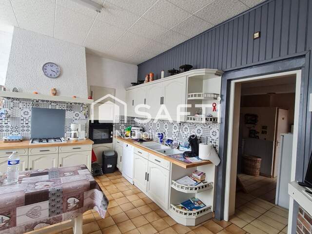 IMMEUBLE A CONFORTER pour investisseurs ou un artisan à la recherche d'ateliers et de parkings — photo du bien