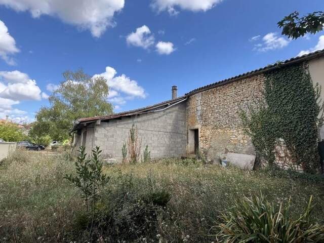 Maison en pierre de 4 pièces principales — photo du bien