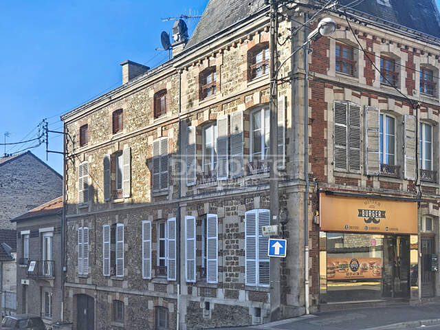 Immeuble idéalement situé dans un secteur attractif — photo du bien