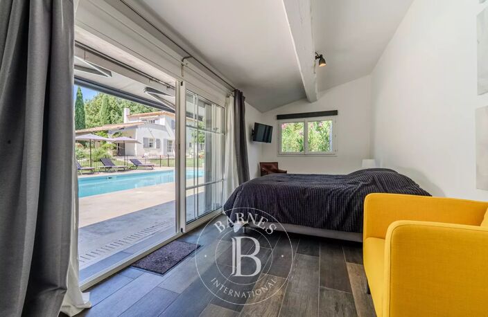 AIX-EN-PROVENCE EST - PROCHE GOLF - BASTIDE 240 M² - ANNEXES - P — photo 4