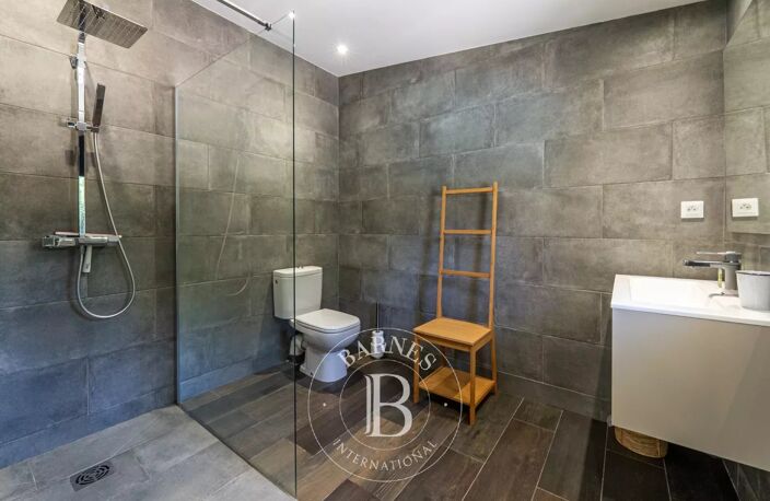 AIX-EN-PROVENCE EST - PROCHE GOLF - BASTIDE 240 M² - ANNEXES - P — photo 5