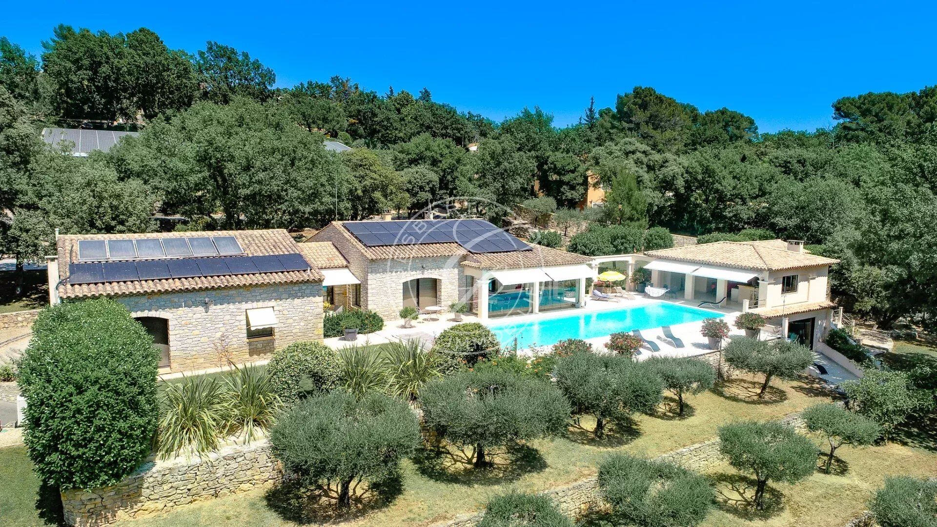 Propri&eacute;t&eacute;  T9 à vendre Flayosc 83780