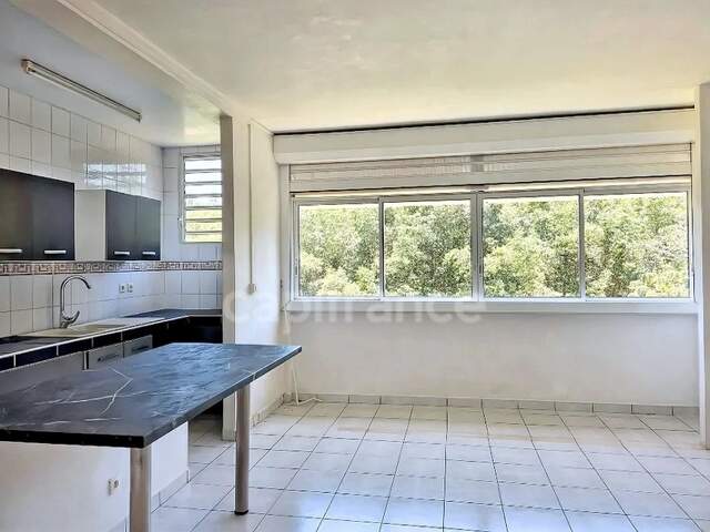 Appartement T2 lumineux au calme – Centre-ville de Cayenne — photo du bien