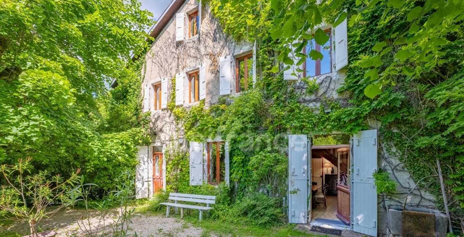 Dpt Ain (01), à vendre proche de GEX  maison P6 de 197 m² - Terrain de 1300 m² — photo 1