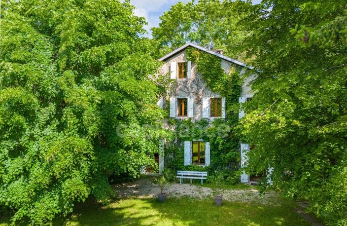 Dpt Ain (01), à vendre proche de GEX  maison P6 de 197 m² - Terrain de 1300 m² — photo 4