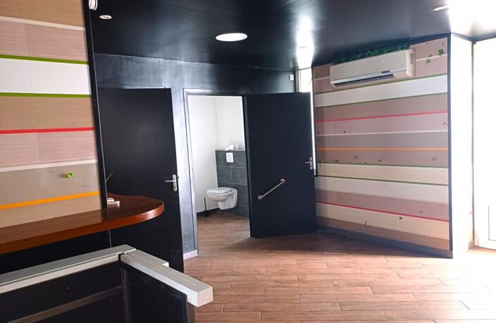 Local commercial 130 m² Carré d'Or — photo 2