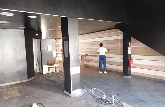 Local commercial 130 m² Carré d'Or — photo 3