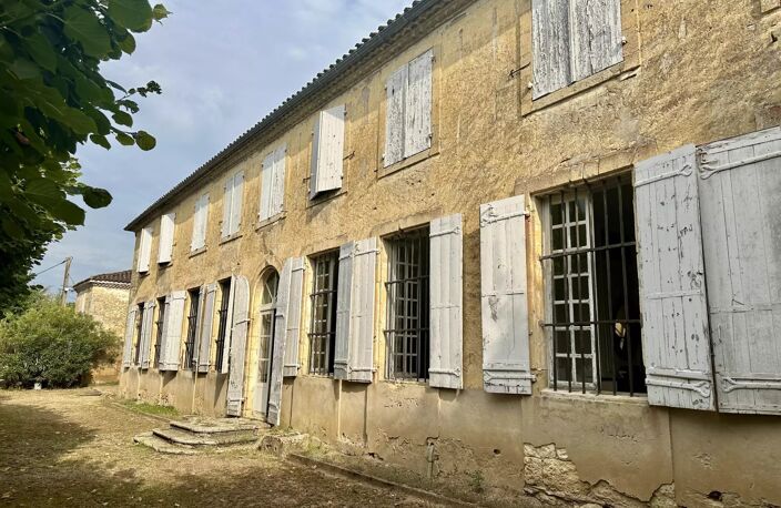 Château d’exception de 600 m² à rénover – Vue imprenable sur la Garonne — photo 2