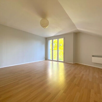 Appartement 3 pièces 725 €