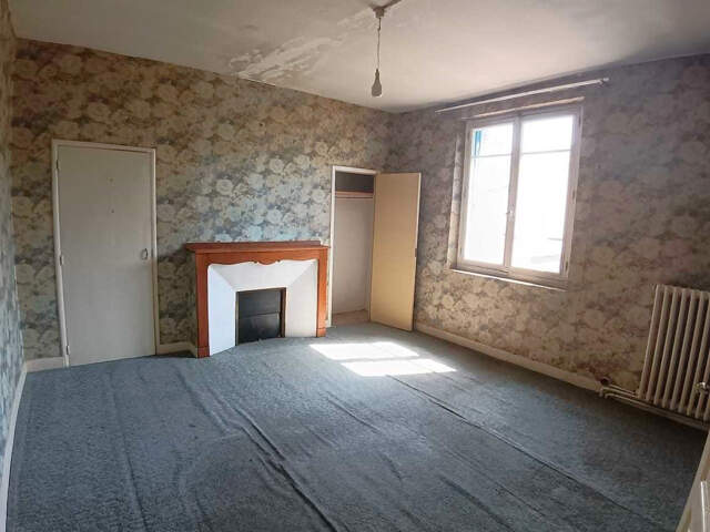 SAINT SULPICE- Spacieuse maison de ville de 145m² à rénover — photo du bien
