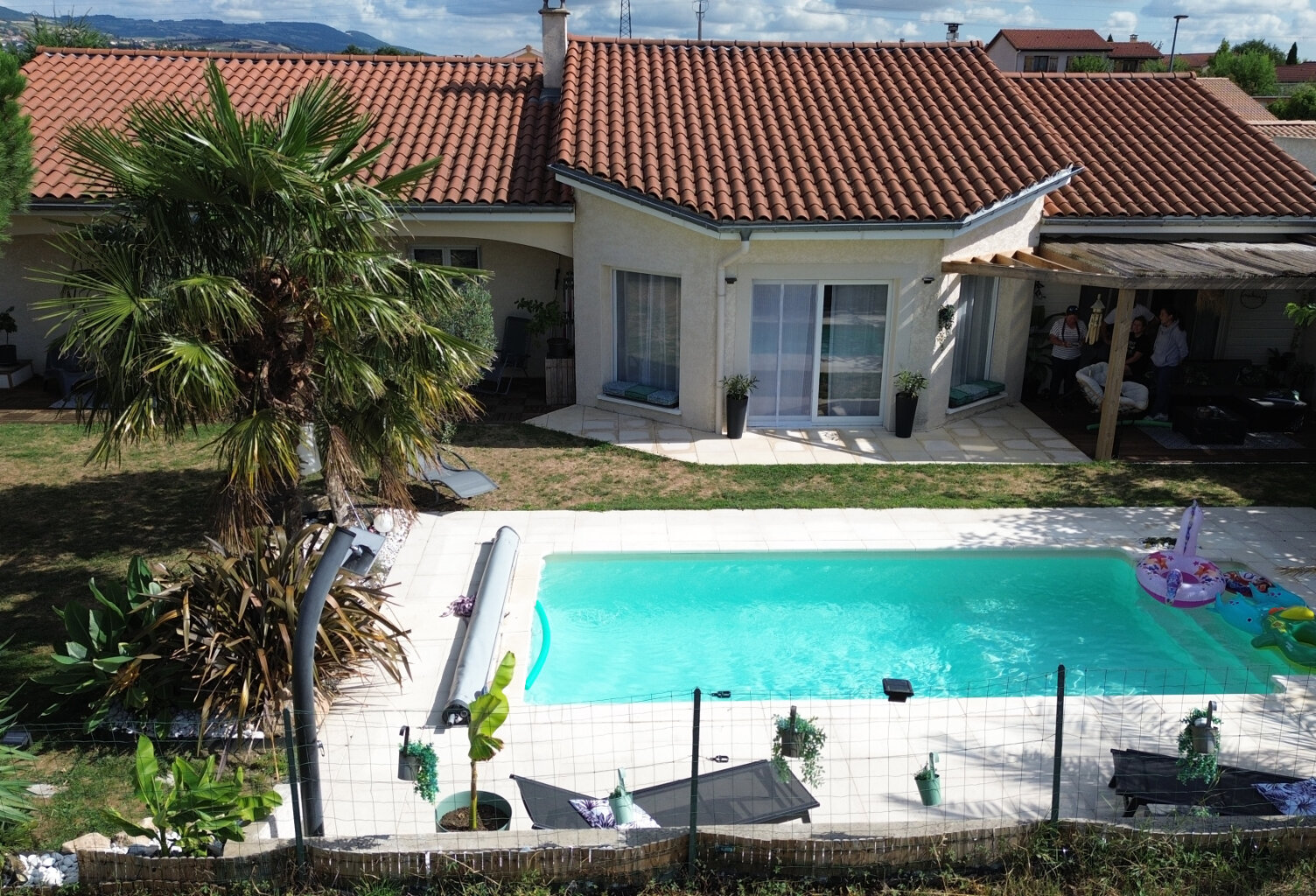 Maison individuelle avec jardin arboré et piscine — photo 1