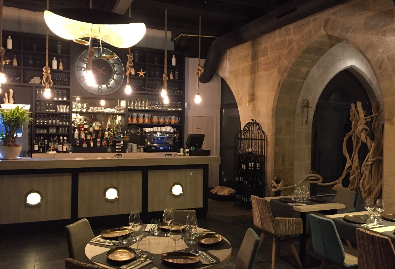 Restaurant — photo 1