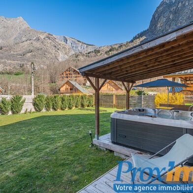 Maison 5 pièces 767750 €