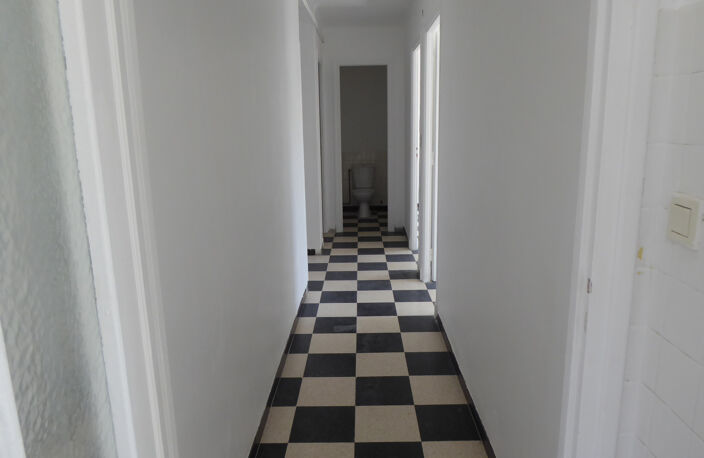Perpignan : appartement premier étage T3 + parking et cave — photo 5