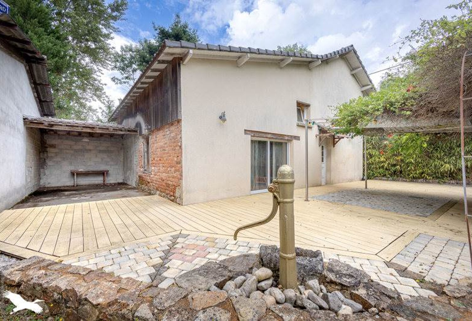 Maison en pierre de 4 pièces principales — photo 1