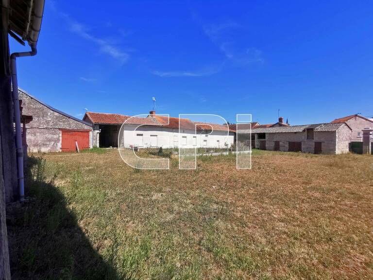 Réf 8080. Nueil-sous-Faye, maison de plain pied 130 m², en pie — photo 1