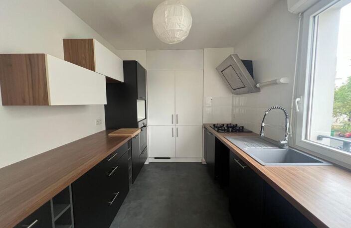 BORDEAUX Haussmann - vaste T3 + terrasse + pkg + cellier — photo 2