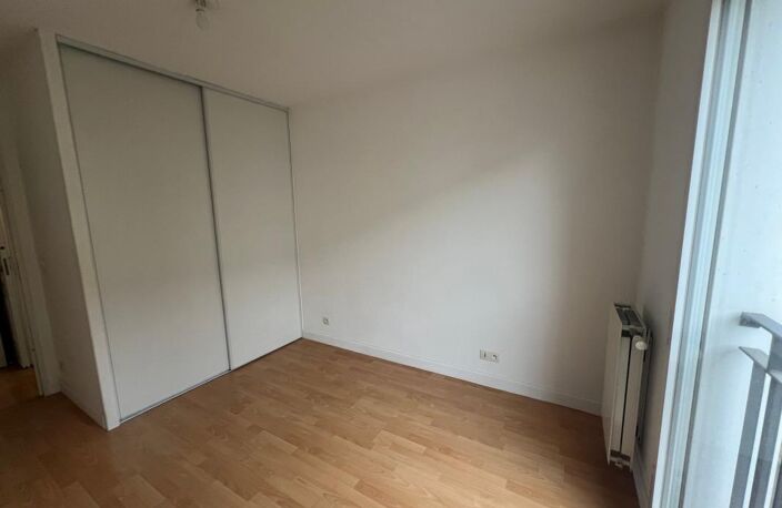 BORDEAUX Haussmann - vaste T3 + terrasse + pkg + cellier — photo 4