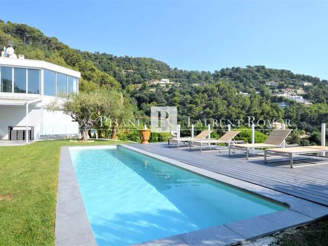 Villa contemporaine  sur les hauteurs de Roquebrune Cap Martin — photo du bien