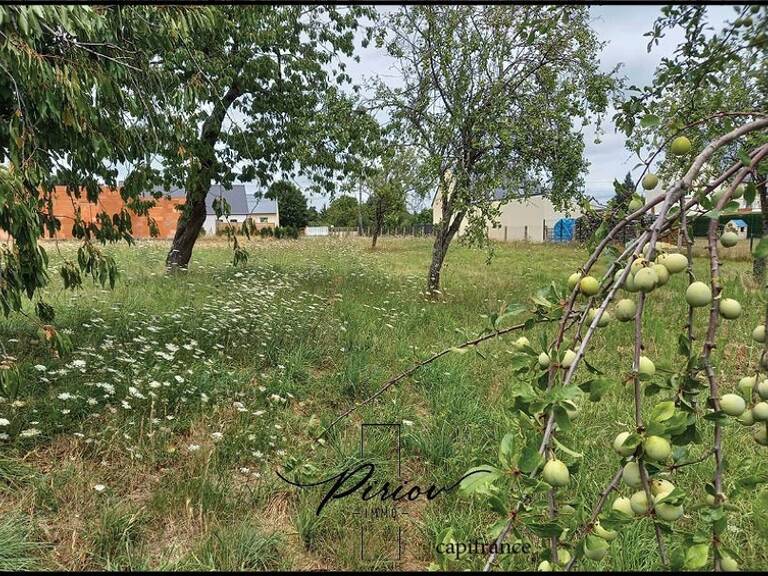 Proche du coeur de ville Baugé - 1300 m² de terrain partiellement arboré — photo 1