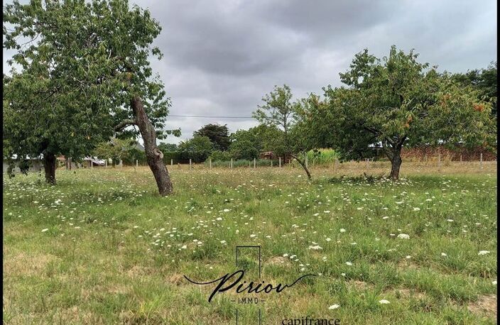 Proche du coeur de ville Baugé - 1300 m² de terrain partiellement arboré — photo 2