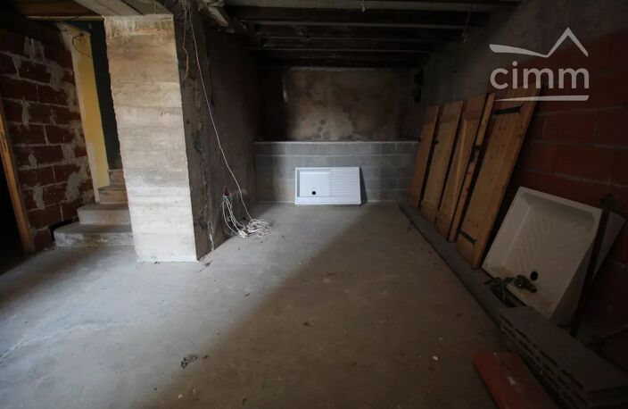 A vendre une maison à rénover avec extérieur — photo 3
